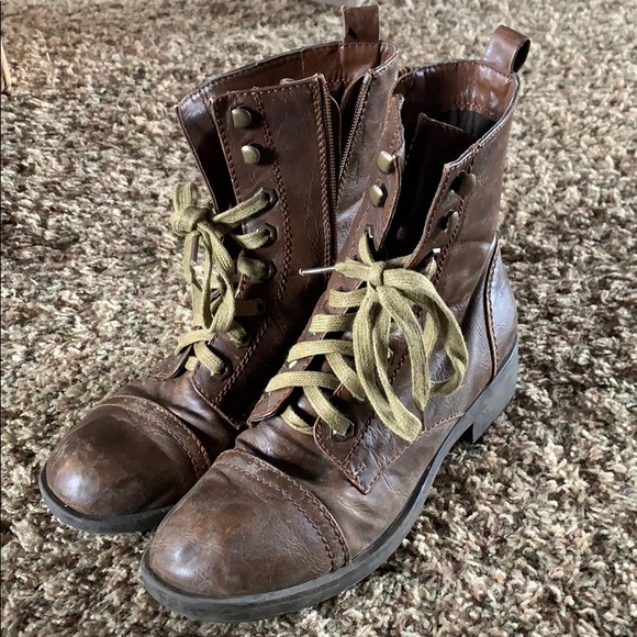 Rustic Combat Bootd - Picture 2 of 3